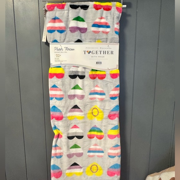 Valentines Pride Heart Throw - Picture 2 of 3